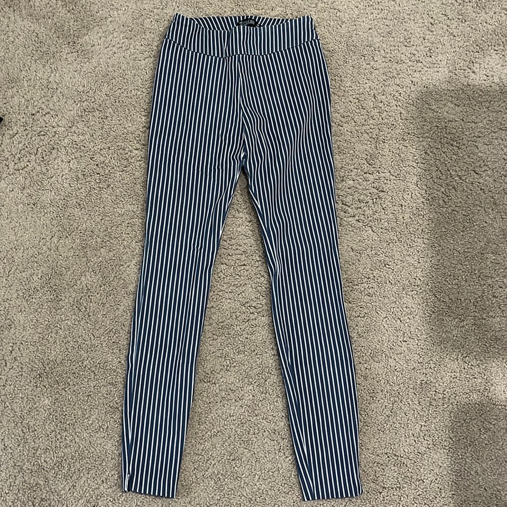 New York and Company pull on dress pants.